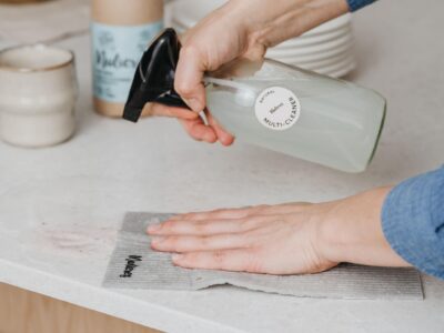 Üldpuhastusvahendiga koristamine