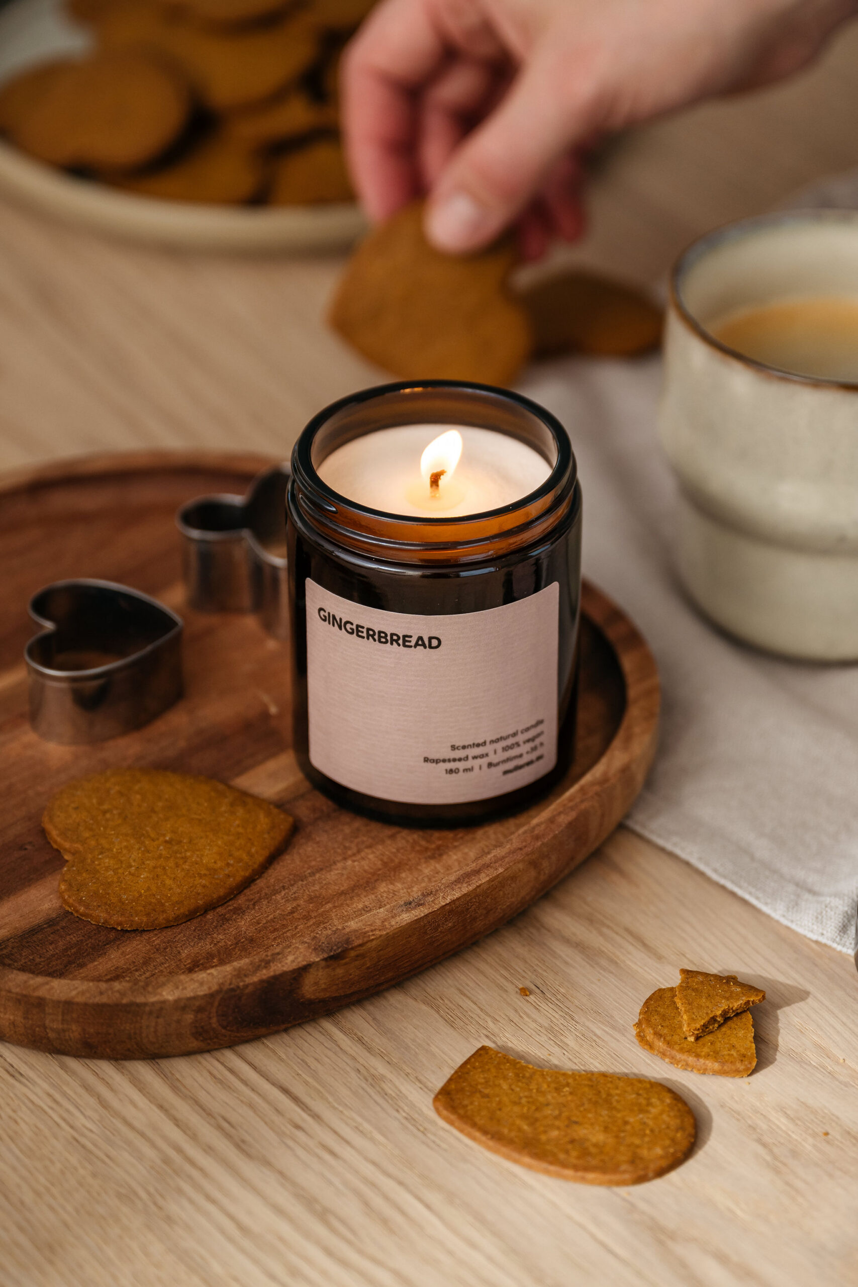 mulieres_2-23 Luonnollinen tuoksukynttilä – Piparkakku 180 ml - Image 1